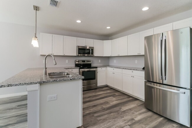 Building Photo - 5468 Chestnut Ridge Rd