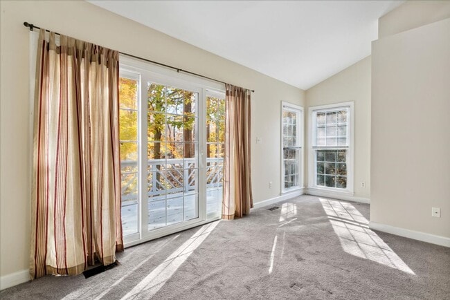 Building Photo - Kingsmill Gem