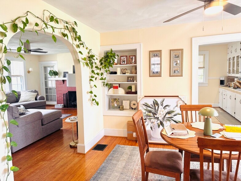 Building Photo - 218 E 24th St