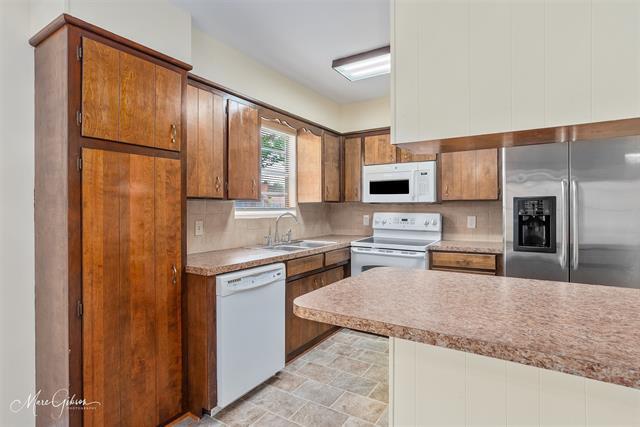 Building Photo - 3425 Ponderosa Dr