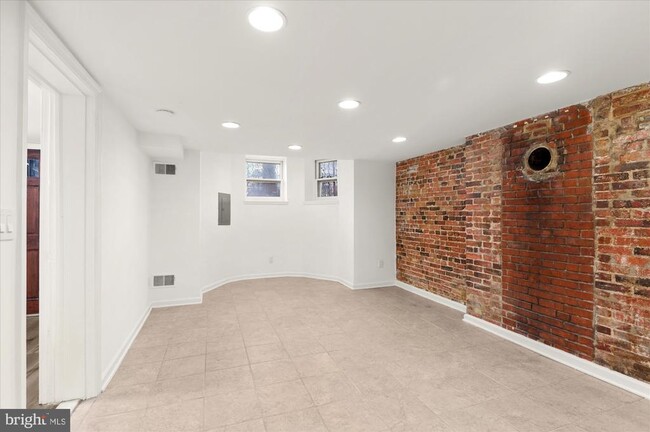 Building Photo - 1734 Q St NW