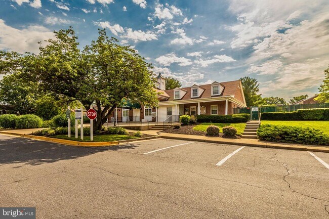 Building Photo - 826 Quince Orchard Blvd