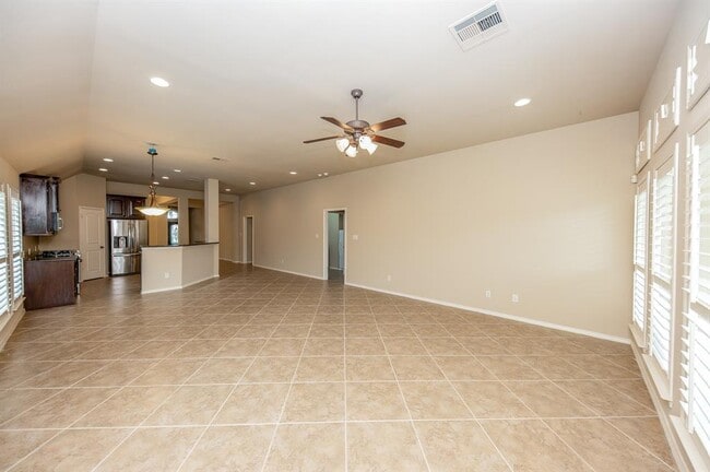 Building Photo - 29011 Davenport Dr