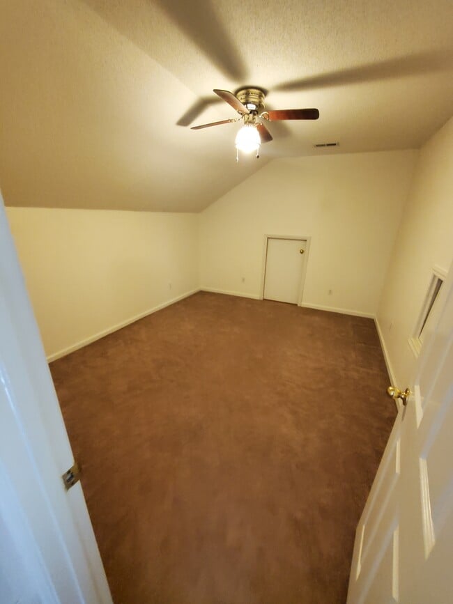 Building Photo - 5621 Chestnut Pond Dr