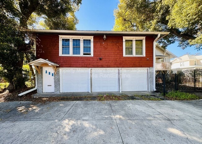 Building Photo - 229 W 10th St