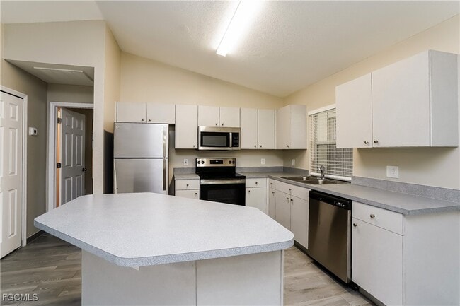 Building Photo - 126 SE 7th St