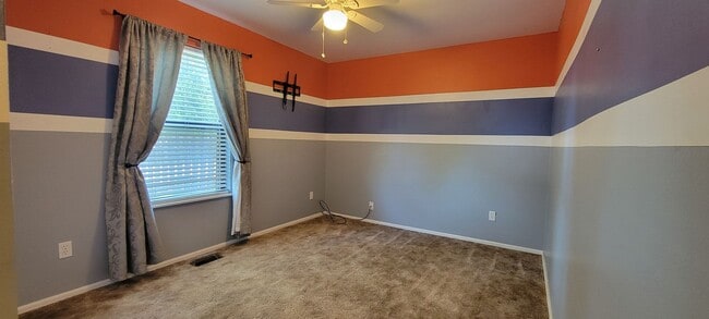 Building Photo - 3 bedroom 2 bath home