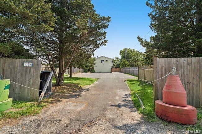 Building Photo - 35 Gardners Ln