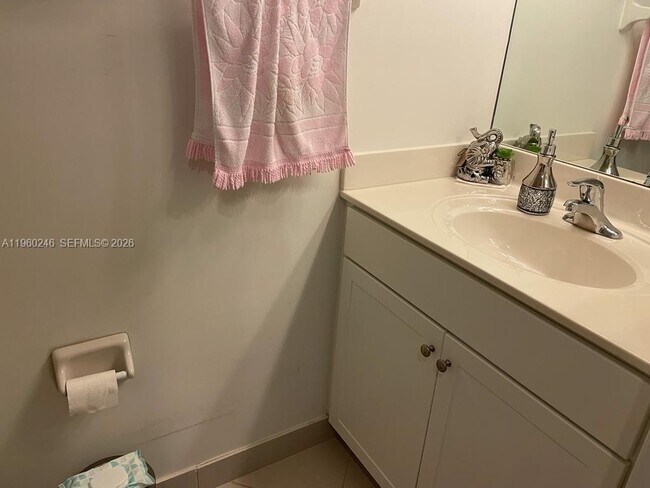 Building Photo - 9602 Town Parc Cir S