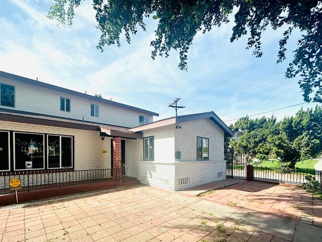 Building Photo - Beatiful and spacious Rental in Montebello for Lease