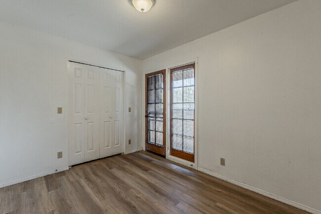 Building Photo - 1028 S Ash Ave