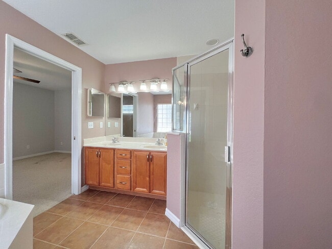 Building Photo - **MOVE-IN SPECIAL 2 WEEKS FREE IN SEPTEMBE...