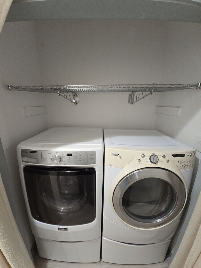 Building Photo - 5226 Ridgevan St