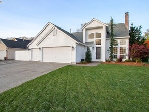 Building Photo - Beautiful Custom Home
