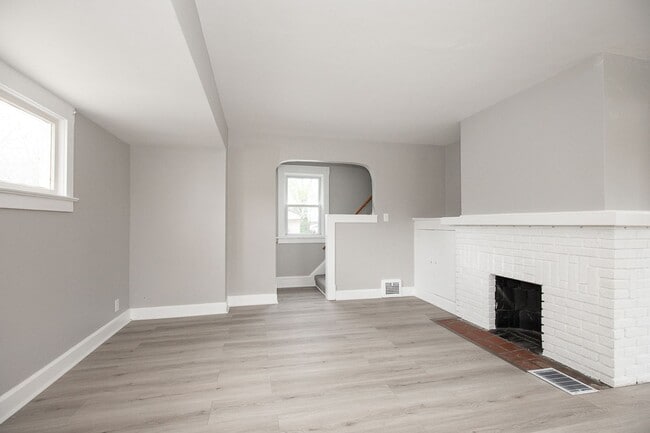 Building Photo - 3-BED, 1 BATH BEAUTIFUL SINGLE- FAMILY HOME IN MAPLE HEIGHTS!