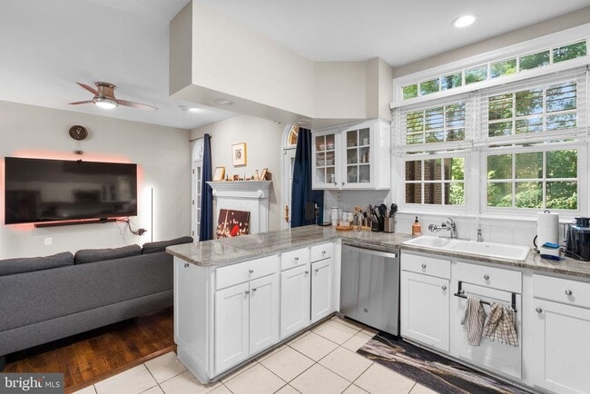 Building Photo - 10241 Aspen Willow Dr