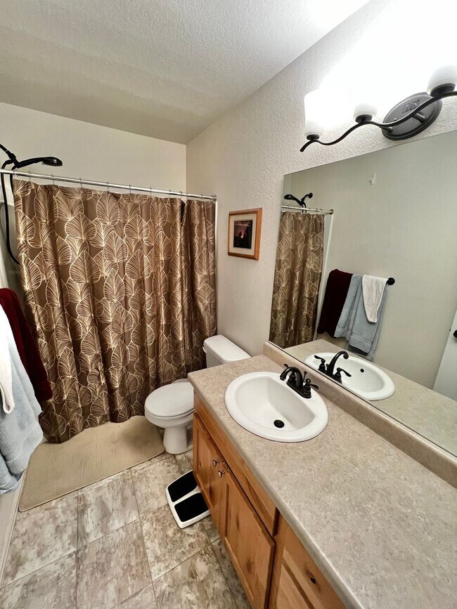 Building Photo - Spacious 4 Bed, 2 1/2 Bath House in Berthoud!