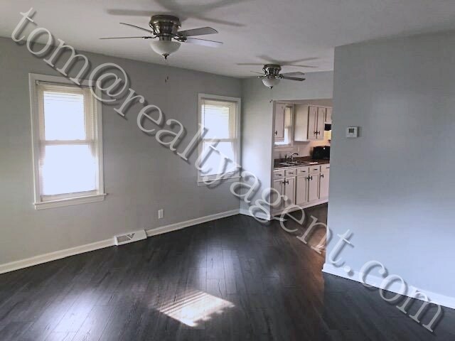 Building Photo - 1020 Dartmoor Ave