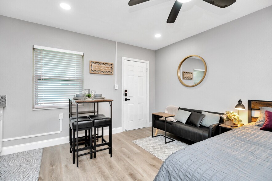 Building Photo - 401 S Mars Ave