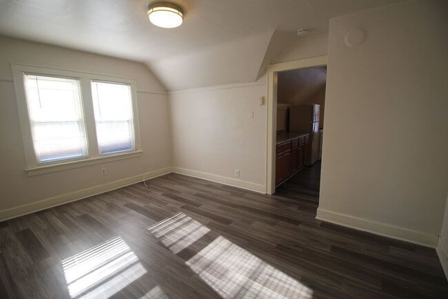 Building Photo - 1523 S 70th St