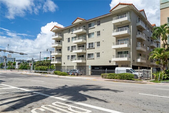 Primary Photo - 2600 Collins Ave