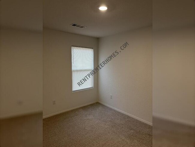 Building Photo - 43 Remington Ln