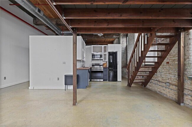 Building Photo - 170 Boulevard SE