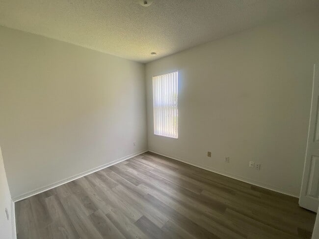Building Photo - 1239 Dunbrooke St