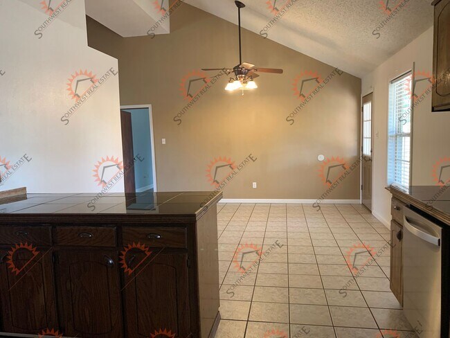 Building Photo - 3 BEDROOM/2 FULL BATH/2 CAR GARAGE