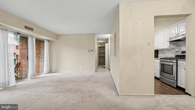 Building Photo - 349 Drummers Ln