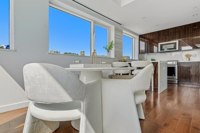 Building Photo - 800 AVENUE AT Port