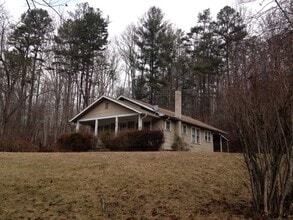 Building Photo - Quaint Cottage in Fairview