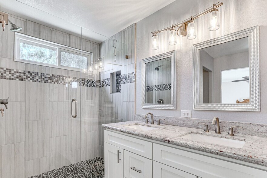 Building Photo - 3043 E Fremont Rd