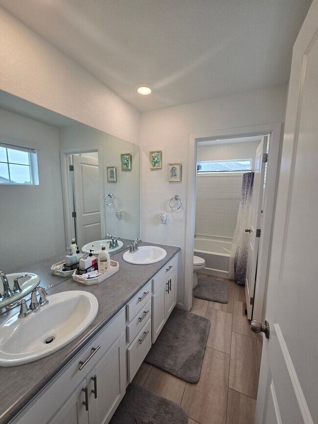 Building Photo - Built in 2021 Spacious Home with 4 bedroom...