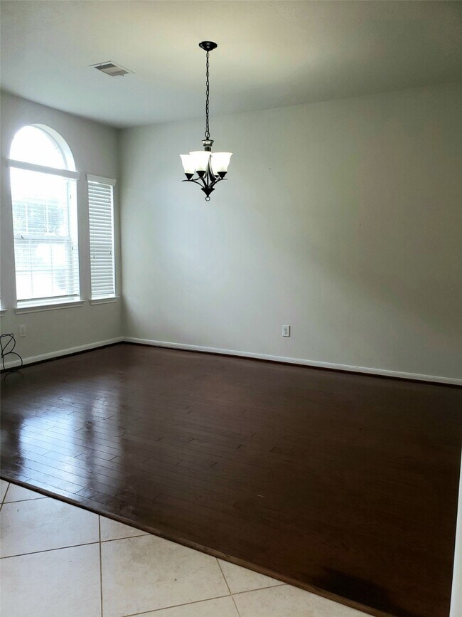 Building Photo - 2302 Cantabria Ln