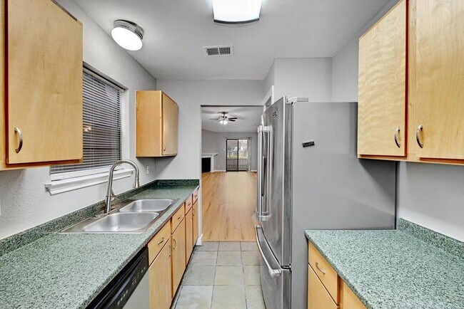 Building Photo - 1601 Faro Dr