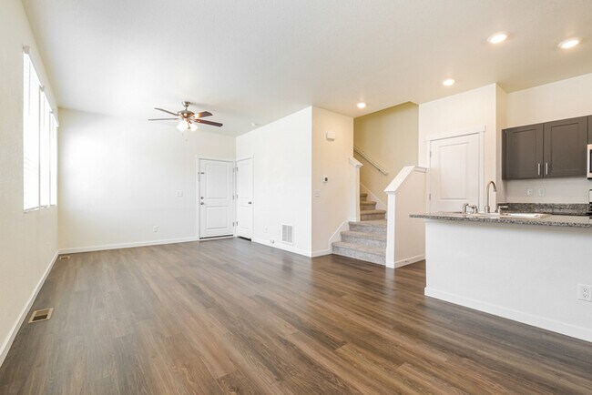 Building Photo - Townhome with Open Layout in Thornton