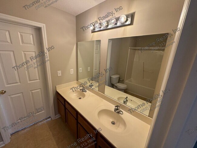 Building Photo - 2256 Sherwood Ave
