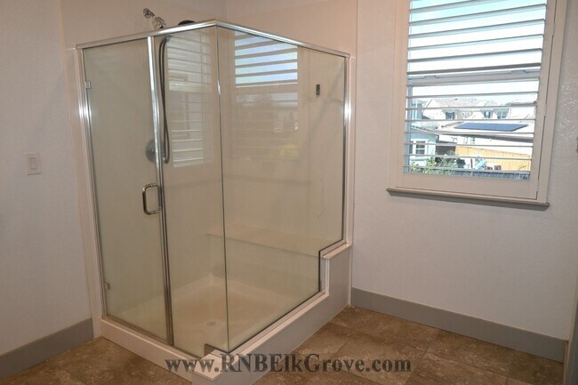 Building Photo - 10060 Carinata Dr