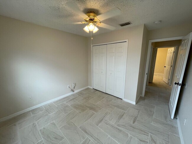 Building Photo - 3 Bedroom/2 Bathroom Single Family Home