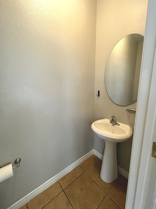 Building Photo - 1847 sq ft, 2 story, 4 Bedroom, 2 1/2 bath, 2 Car Garage home in the Vibrant city of Las Vegas.