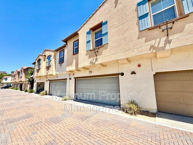 Building Photo - 40390 Calle Real
