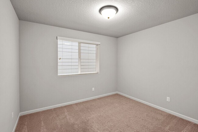 Building Photo - 9359 SW Treble Ln