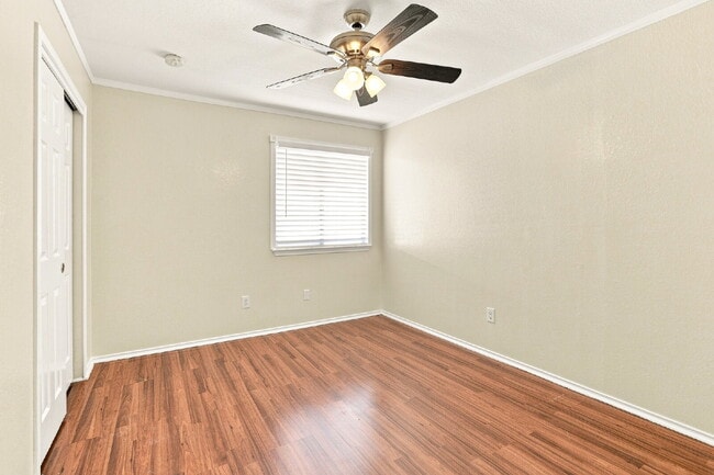 Building Photo - 4 bedroom PLUS flex space for optional 5th bedroom in Kensington Trails