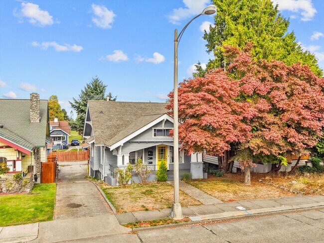 Building Photo - Charming Tacoma 2BR with Private Patio & RV Parking