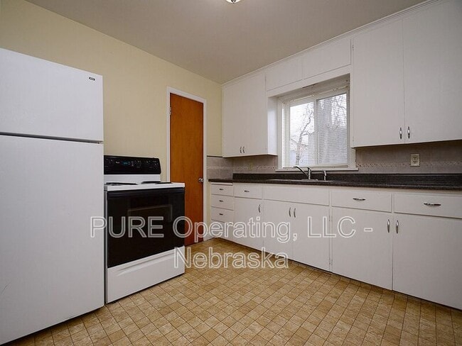 Building Photo - 210 N 32nd Ave