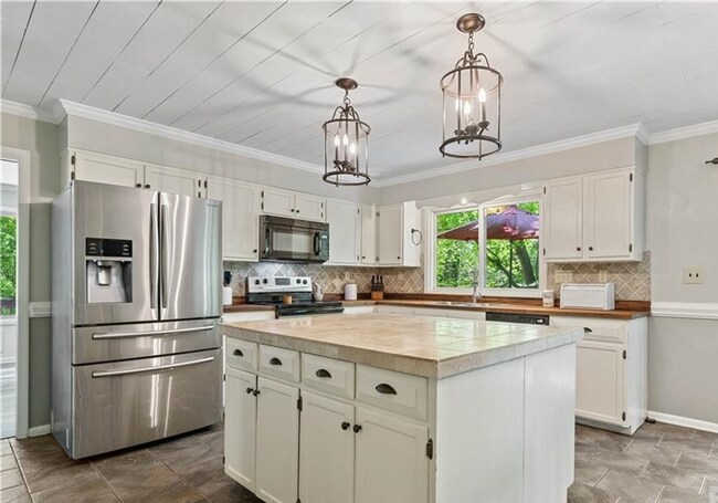 Building Photo - Large Private Lot with 3BR home in Concord!