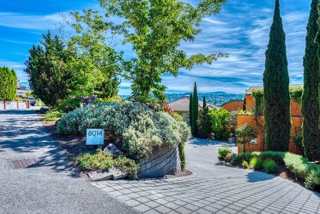 Building Photo - Mercer Island Waterfront Home