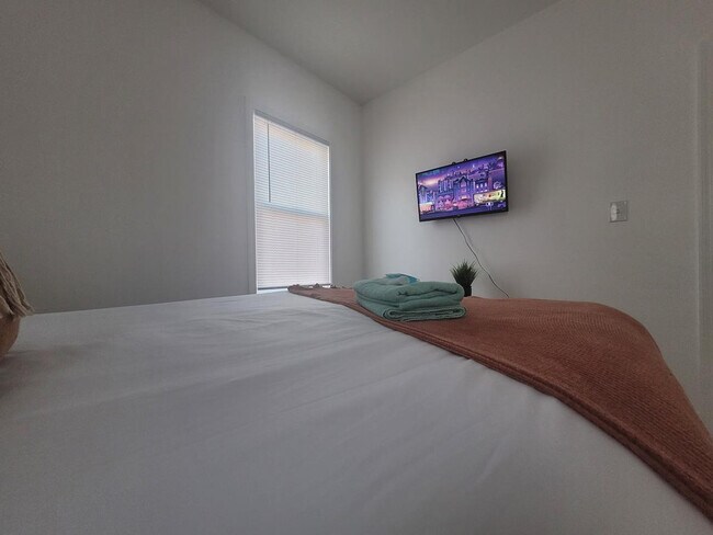 Building Photo - 23 Handy St