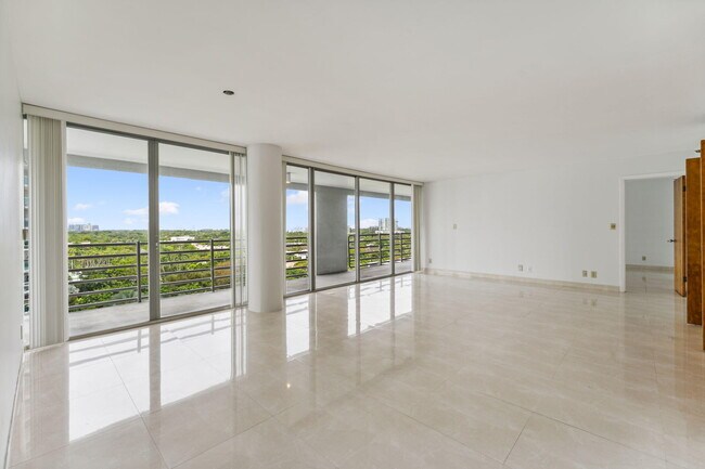 Building Photo - 2025 Brickell Ave